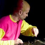 Слушать Track 02 - DJ Neon онлайн