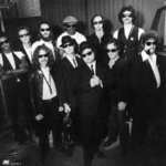 Слушать Turn on your light - Joe Morton, Dan Aykroyd, John Goodman, J. Evan Bonifant, and The Blues Brothers Band онлайн