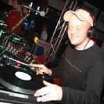 Слушать Hithouse 1 (Tune Up! remix) - Scarf! онлайн
