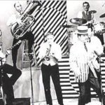 Слушать Seventy-Six Trombones (From the Musical Production, &quot;The Music Man&quot;) - The Village Stompers онлайн